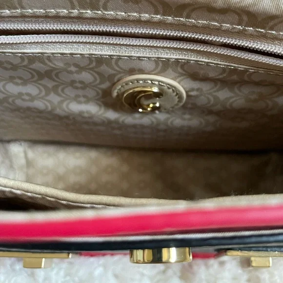 Red bag - Picture 6 of 13